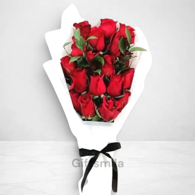 Charming Red Roses Bouquet