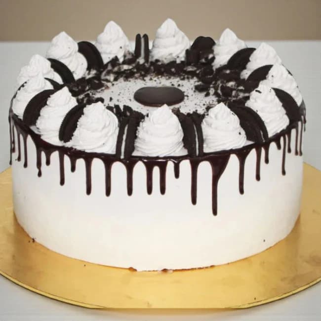 Oreo Topping Chocolate Cake
